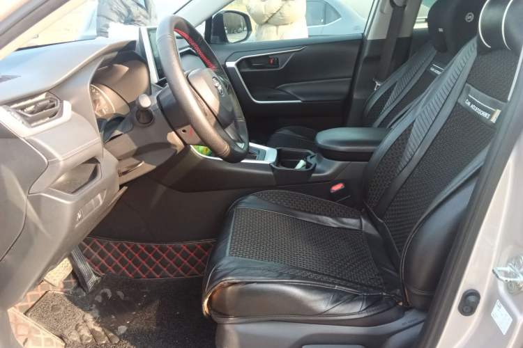 Used Toyota Wildlander 2020 2.0L CVT Two-Wheel Drive Leading Edition Left Front Seat