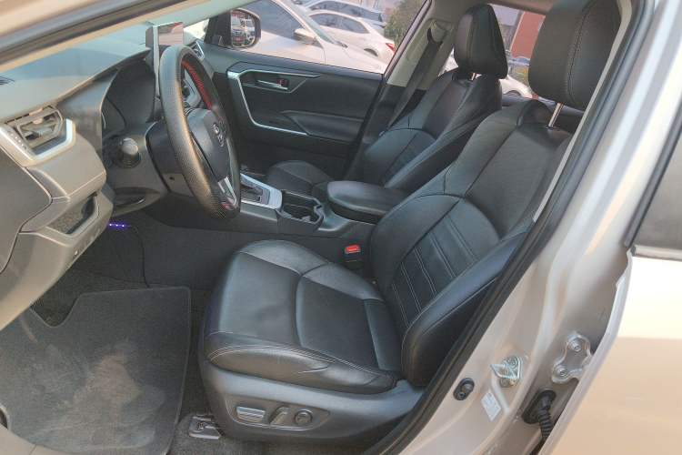 Used Toyota Wildlander 2020 2.0L CVT Two-Wheel Drive Luxury Edition Left Front Seat