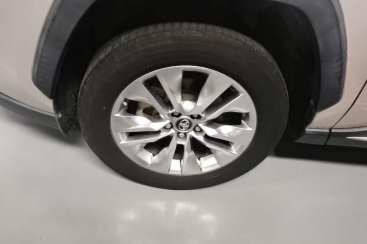 Used Toyota Wildlander 2020 Dual-Engine 2.5L E-CVT Two-Wheel Drive Luxury Edition Left Front Wheel Hub