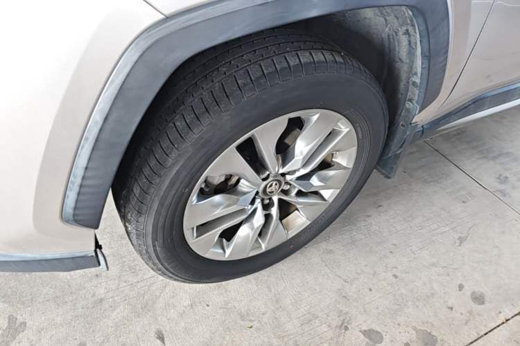 Used Toyota Wildlander 2020 2.0L CVT 4x4 Luxury Edition Left Front Wheel Hub