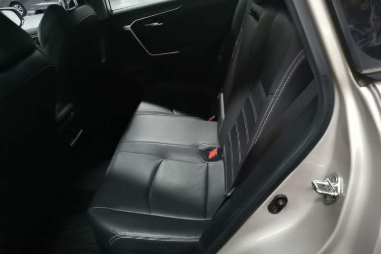Used Toyota Wildlander 2020 Dual-Engine 2.5L E-CVT Two-Wheel Drive Luxury Edition Left Rear Seat