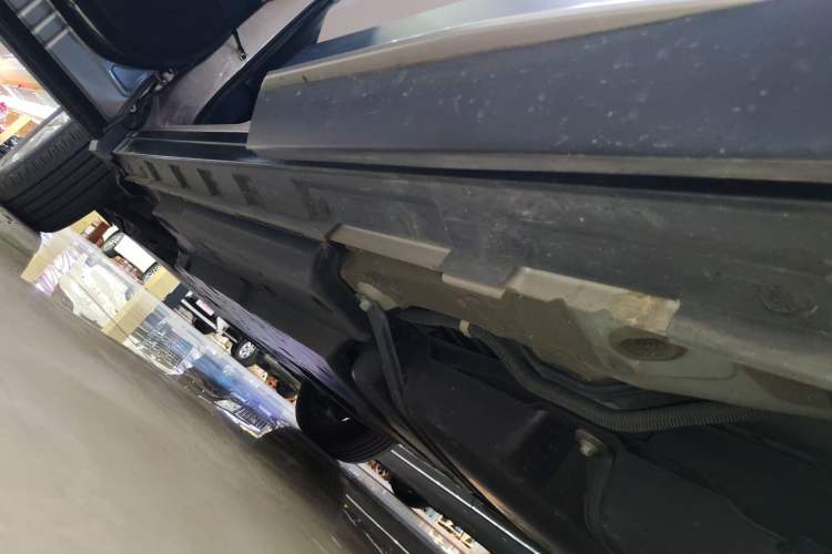Used Toyota Wildlander 2020 Dual-Engine 2.5L E-CVT Two-Wheel Drive Luxury Edition Left Side Sill