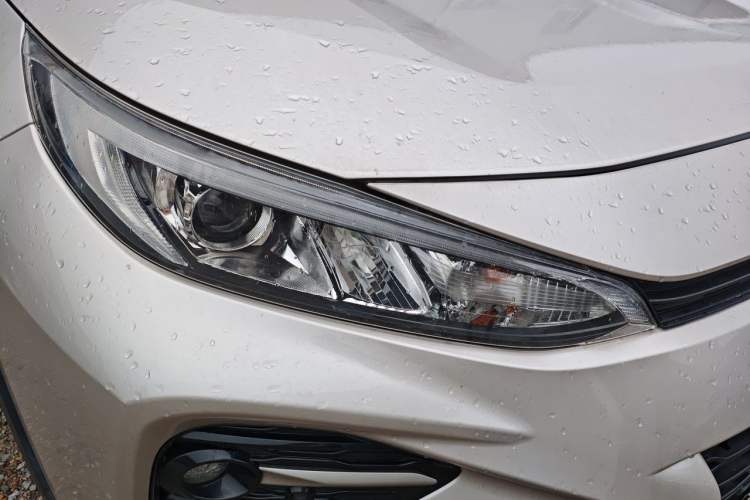 Used Toyota Wildlander 2020 2.0L CVT Two-Wheel Drive Luxury Edition Right Front Headlight