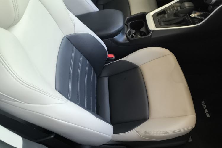 Used Toyota Wildlander 2020 2.0L CVT 4x4 Luxury Edition Right Front Seat