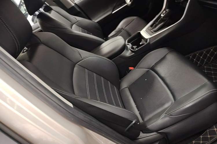 Used Toyota Wildlander 2020 Dual-Engine 2.5L E-CVT Two-Wheel Drive Prestige Edition Right Front Seat