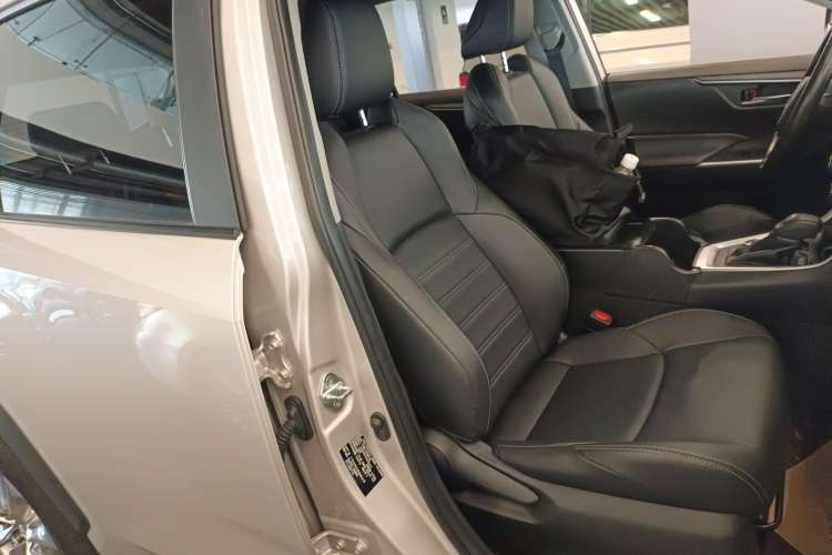 Used Toyota Wildlander 2020 Dual-Motor 2.5L E-CVT Four-Wheel Drive Luxury Edition Right Front Seat