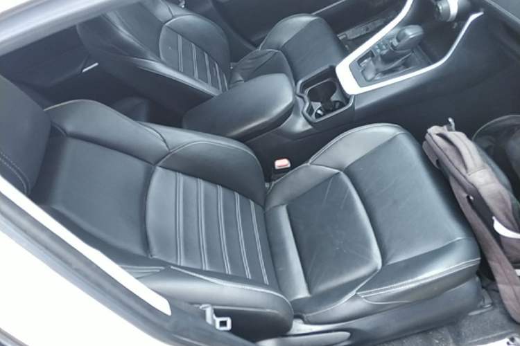 Used Toyota Wildlander 2020 2.0L CVT 4x4 Luxury Edition Right Front Seat