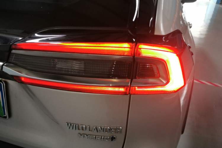 Used Toyota Wildlander 2020 Dual-Engine 2.5L E-CVT Two-Wheel Drive Luxury Edition Right Rear Taillight
