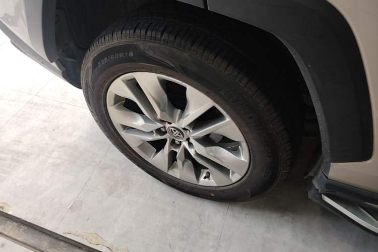 Used Toyota Wildlander 2020 Dual-Engine 2.5L E-CVT Two-Wheel Drive Prestige Edition Right Rear Wheel Hub