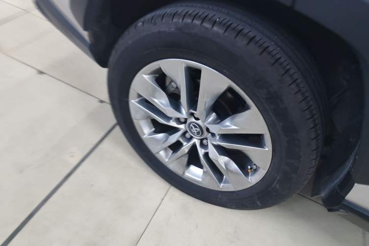Used Toyota Wildlander 2020 Dual-Engine 2.5L E-CVT Two-Wheel Drive Luxury Edition Right Rear Wheel Hub