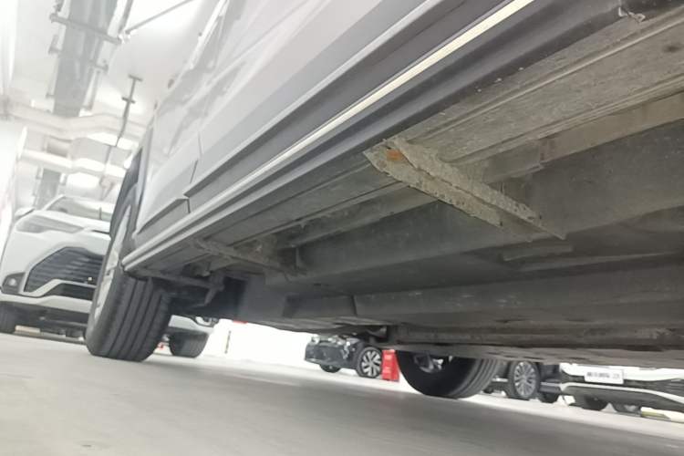 Used Toyota Wildlander 2020 2.0L CVT Two-Wheel Drive Luxury Edition Right Side Sill
