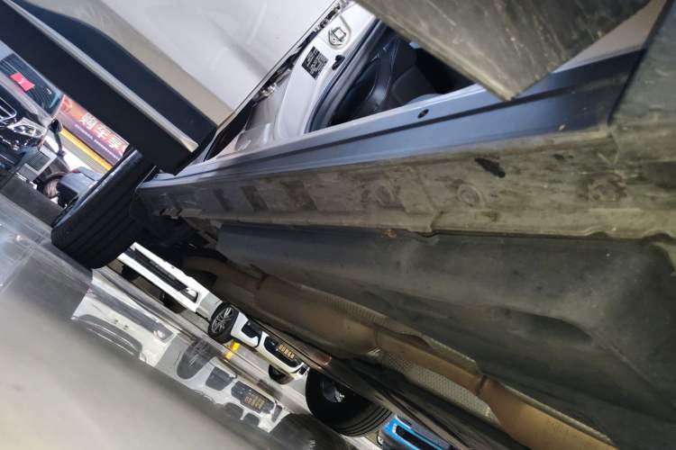 Used Toyota Wildlander 2020 Dual-Engine 2.5L E-CVT Two-Wheel Drive Luxury Edition Right Side Sill