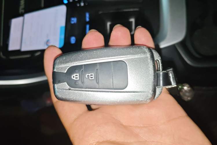 Used Toyota Wildlander 2020 2.0L CVT Two-Wheel Drive Luxury Edition Vehicle Key