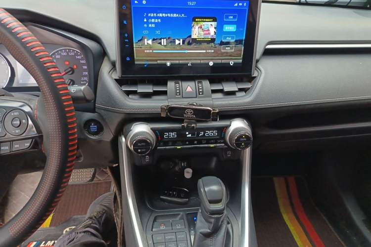 Used Toyota Wildlander 2020 2.0L CVT 4x4 Luxury Edition Audio And AC Panel
