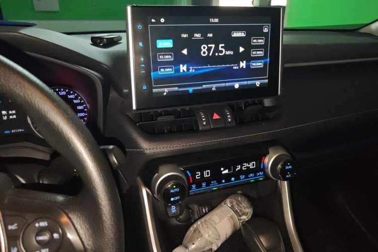 Used Toyota Wildlander 2020 Dual-Motor 2.5L E-CVT Four-Wheel Drive Luxury Edition Audio And AC Panel