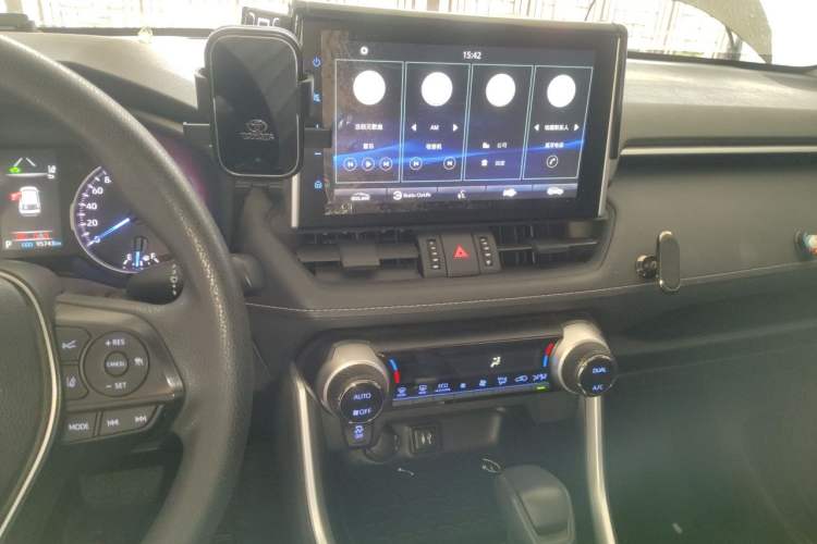 Used Toyota Wildlander 2020 Dual-Motor 2.5L E-CVT Four-Wheel Drive Luxury Edition Audio And AC Panel