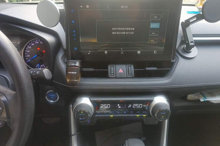Used Toyota Wildlander 2020 Dual-Engine 2.5L E-CVT Two-Wheel Drive Luxury Edition Audio And AC Panel