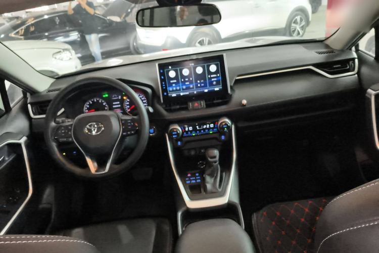 Used Toyota Wildlander 2020 2.0L CVT 4x4 Luxury Edition Center Console