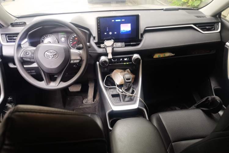 Used Toyota Wildlander 2020 2.0L CVT Two-Wheel Drive Leading Edition Center Console