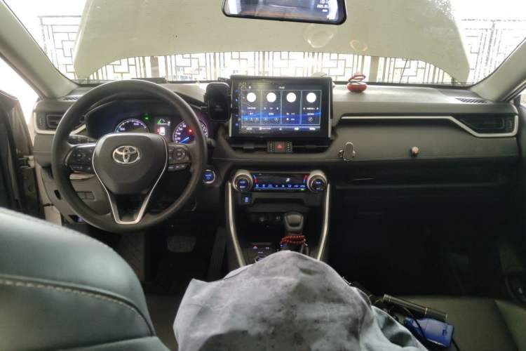 Used Toyota Wildlander 2020 Dual-Motor 2.5L E-CVT Four-Wheel Drive Luxury Edition Center Console