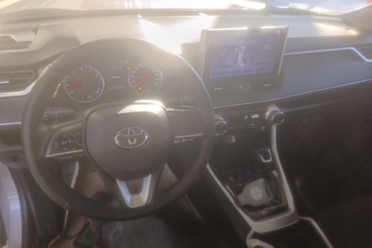Used Toyota Wildlander 2020 2.0L CVT Two-Wheel Drive Leading Edition Center Console