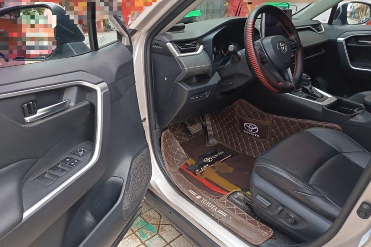 Used Toyota Wildlander 2020 2.0L CVT 4x4 Luxury Edition Driver Seat