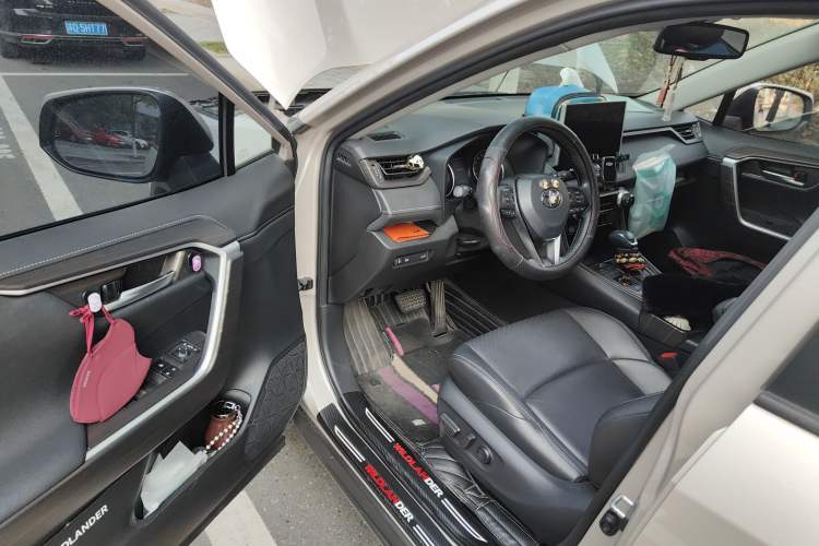 Used Toyota Wildlander 2020 Dual-Engine 2.5L E-CVT Two-Wheel Drive Prestige Edition Driver Seat