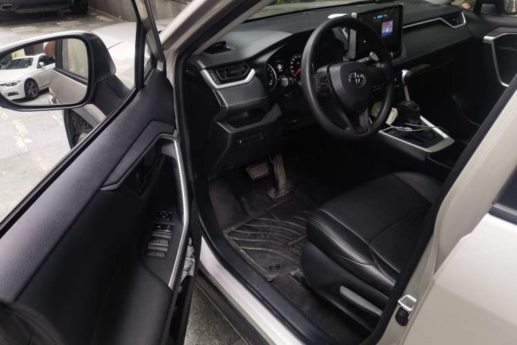 Used Toyota Wildlander 2020 2.0L CVT Two-Wheel Drive Leading Edition Driver Seat