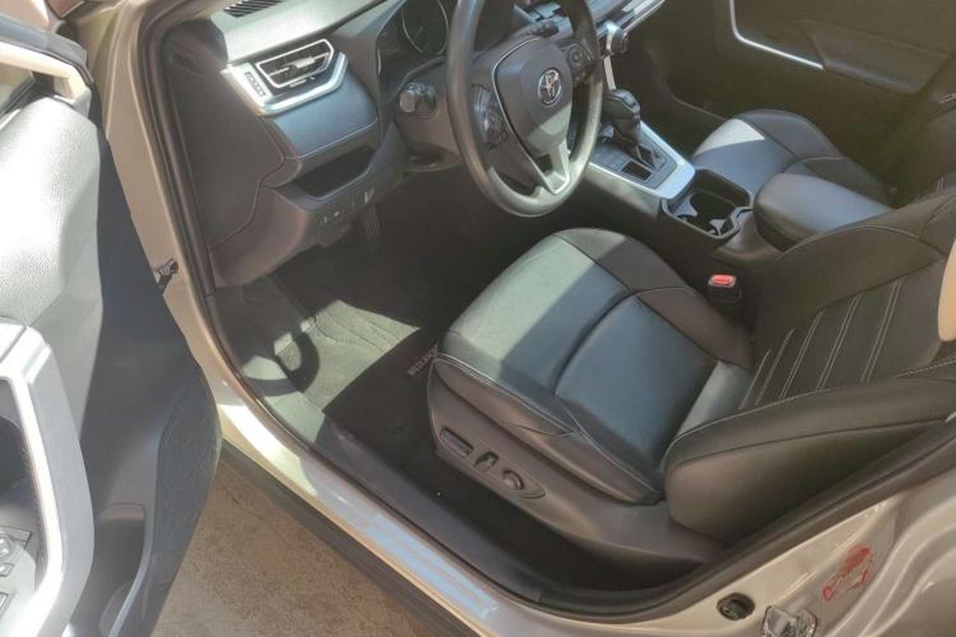 Used Toyota Wildlander 2020 2.0L CVT 4x4 Luxury Edition Driver Seat