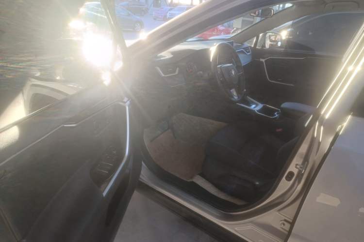 Used Toyota Wildlander 2020 2.0L CVT Two-Wheel Drive Leading Edition Driver Seat