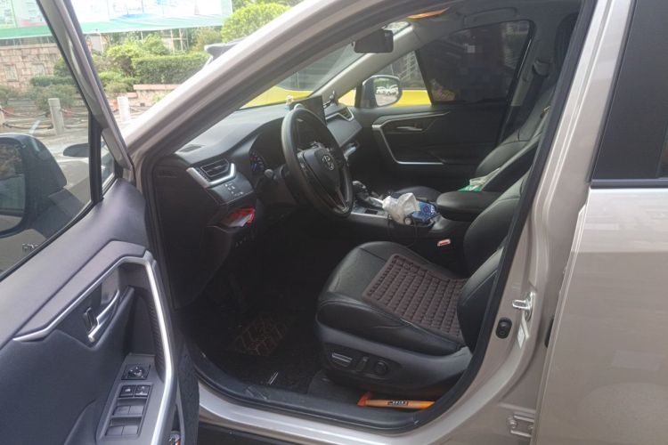 Used Toyota Wildlander 2020 Dual-Engine 2.5L E-CVT Two-Wheel Drive Luxury Edition Driver Seat