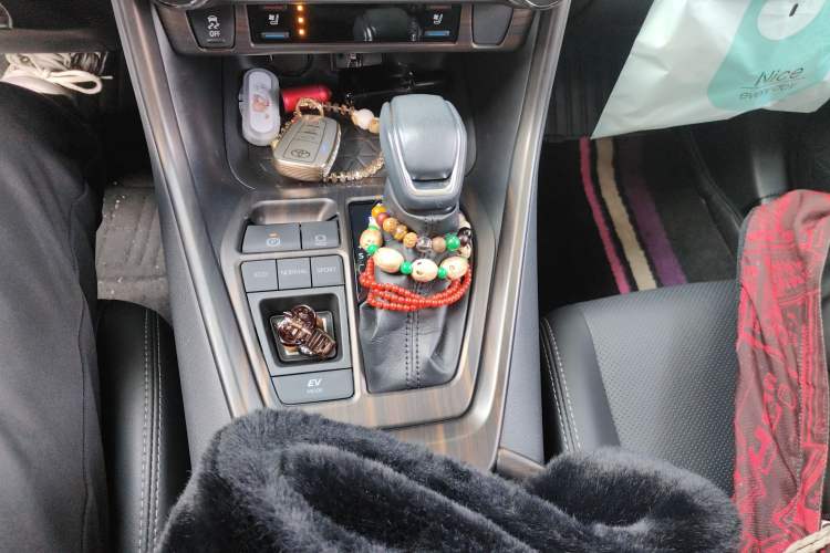 Used Toyota Wildlander 2020 Dual-Engine 2.5L E-CVT Two-Wheel Drive Prestige Edition Gear Lever