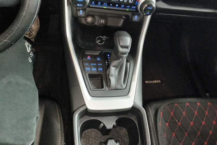 Used Toyota Wildlander 2020 2.0L CVT 4x4 Luxury Edition Gear Lever