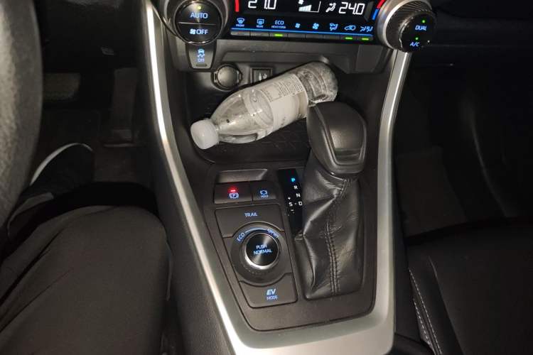 Used Toyota Wildlander 2020 Dual-Motor 2.5L E-CVT Four-Wheel Drive Luxury Edition Gear Lever