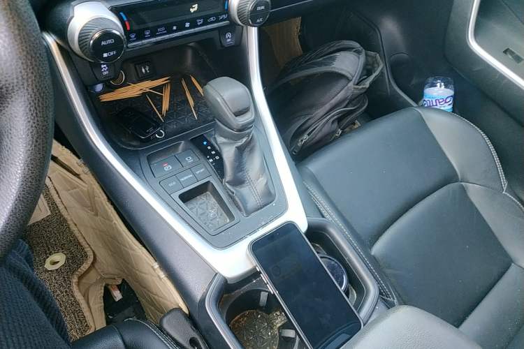Used Toyota Wildlander 2020 2.0L CVT Two-Wheel Drive Luxury Edition Gear Lever