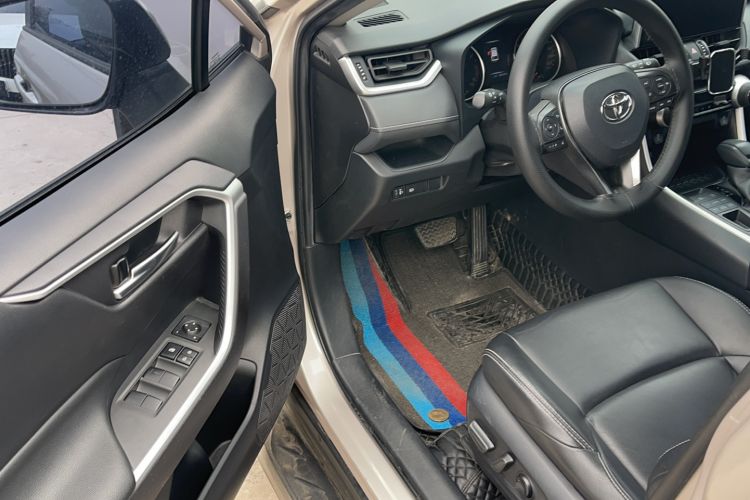 Used Toyota Wildlander 2020 2.0L CVT 4x4 Luxury Edition Interior 1