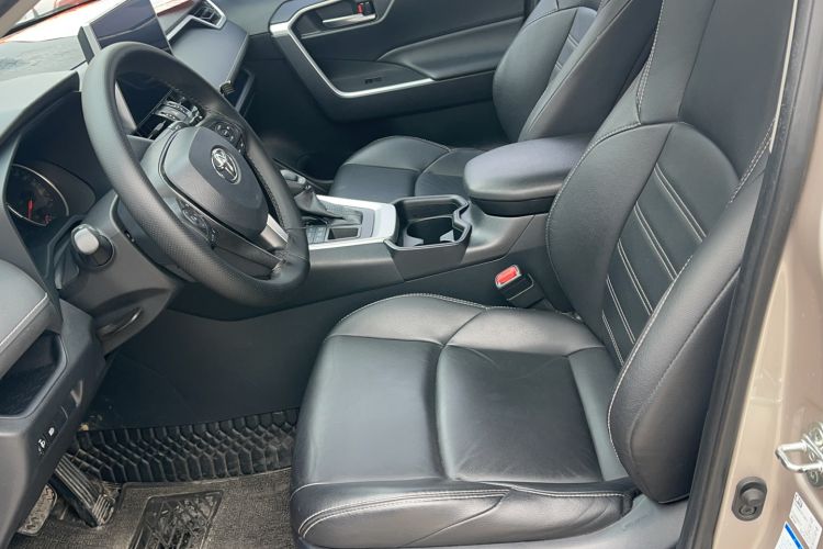 Used Toyota Wildlander 2020 2.0L CVT 4x4 Luxury Edition Interior 2