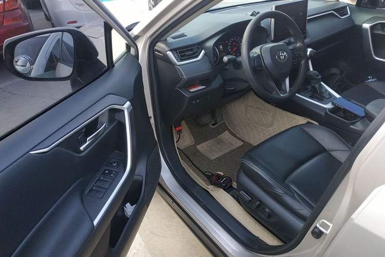 Used Toyota Wildlander 2020 2.0L CVT Two-Wheel Drive Luxury Edition Interior 3