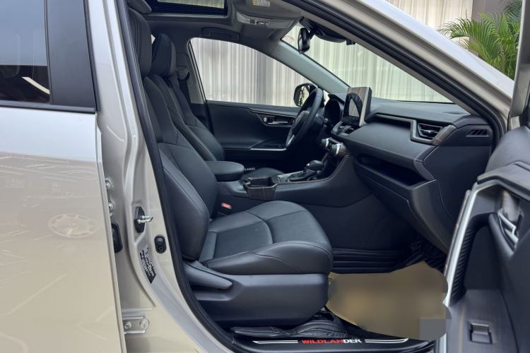 Used Toyota Wildlander 2020 Dual-Engine 2.5L E-CVT Two-Wheel Drive Prestige Edition Interior 4