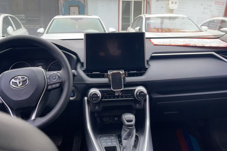 Used Toyota Wildlander 2020 2.0L CVT 4x4 Luxury Edition Interior 4