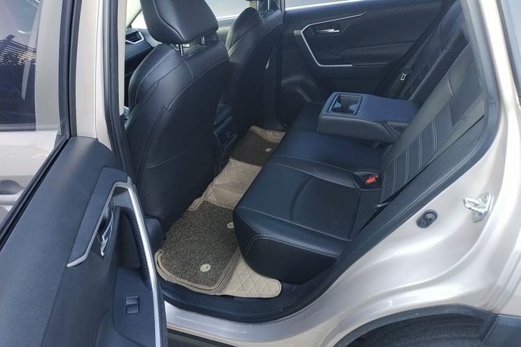 Used Toyota Wildlander 2020 2.0L CVT Two-Wheel Drive Luxury Edition Interior 4