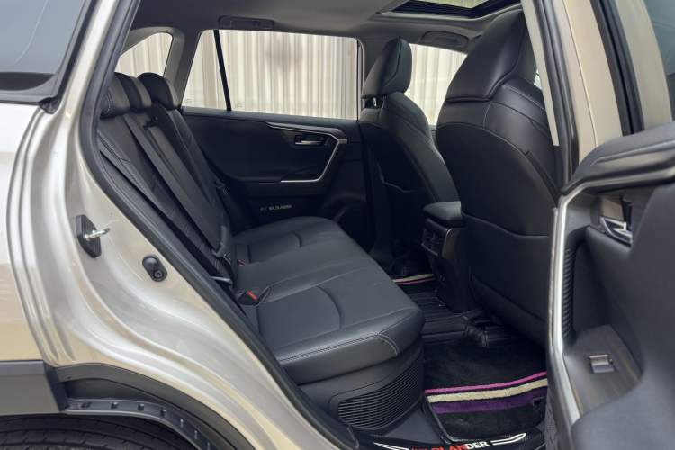 Used Toyota Wildlander 2020 Dual-Engine 2.5L E-CVT Two-Wheel Drive Prestige Edition Interior 5