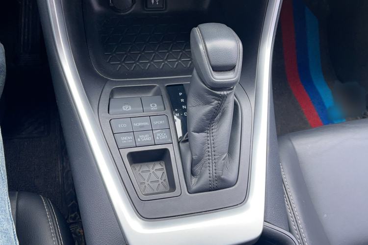 Used Toyota Wildlander 2020 2.0L CVT 4x4 Luxury Edition Interior 6