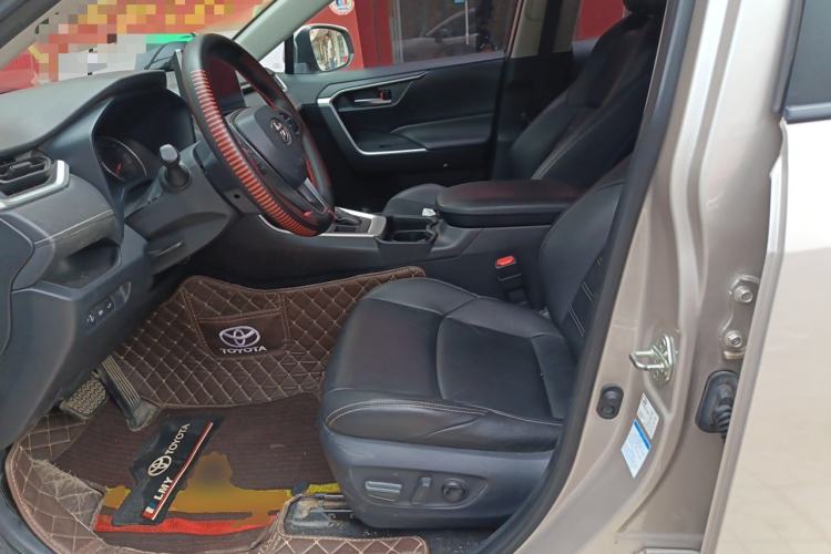 Used Toyota Wildlander 2020 2.0L CVT 4x4 Luxury Edition Left Front Seat