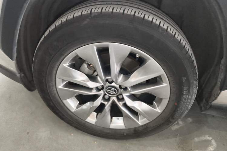 Used Toyota Wildlander 2020 2.0L CVT 4x4 Luxury Edition Left Front Wheel Hub