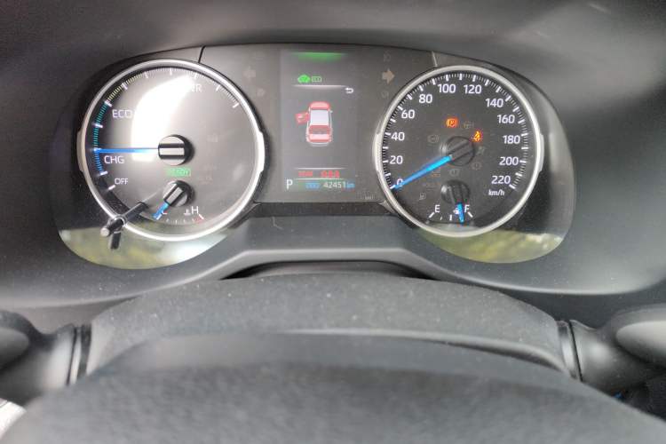 Used Toyota Wildlander 2020 Dual-Engine 2.5L E-CVT Two-Wheel Drive Prestige Edition Odometer Close Up