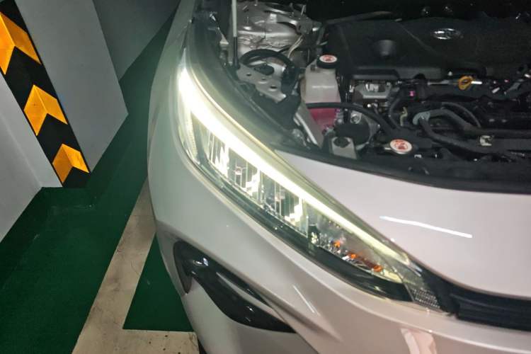 Used Toyota Wildlander 2020 Dual-Motor 2.5L E-CVT Four-Wheel Drive Luxury Edition Right Front Headlight