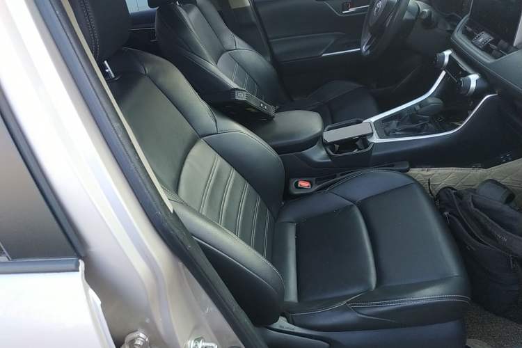 Used Toyota Wildlander 2020 2.0L CVT Two-Wheel Drive Luxury Edition Right Front Seat
