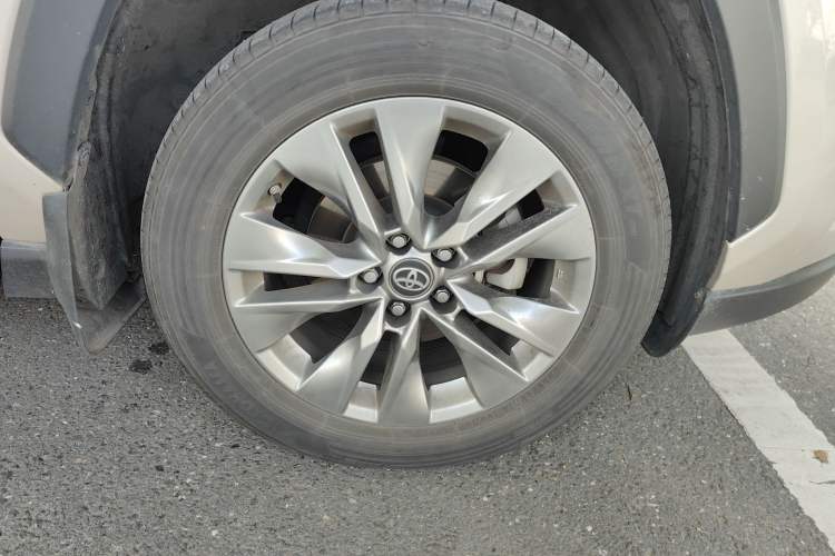 Used Toyota Wildlander 2020 Dual-Engine 2.5L E-CVT Two-Wheel Drive Prestige Edition Right Front Wheel Hub