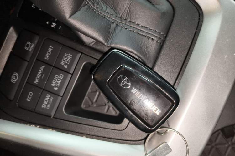 Used Toyota Wildlander 2020 2.0L CVT 4x4 Luxury Edition Vehicle Key